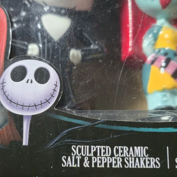 Disney Jack & Sally Sculpted Ceramic Salt & Pepper Shakers NIB - Picture 8 of 8